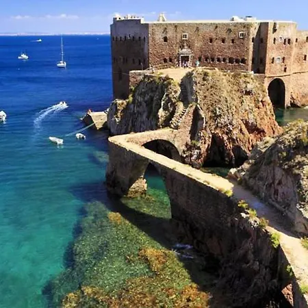 Charming In Pataias, 18 M² With Shared Pool. Патаяш