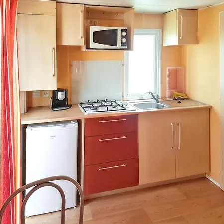 Charming In Pataias, 18 M² With Shared Pool. Патаяш